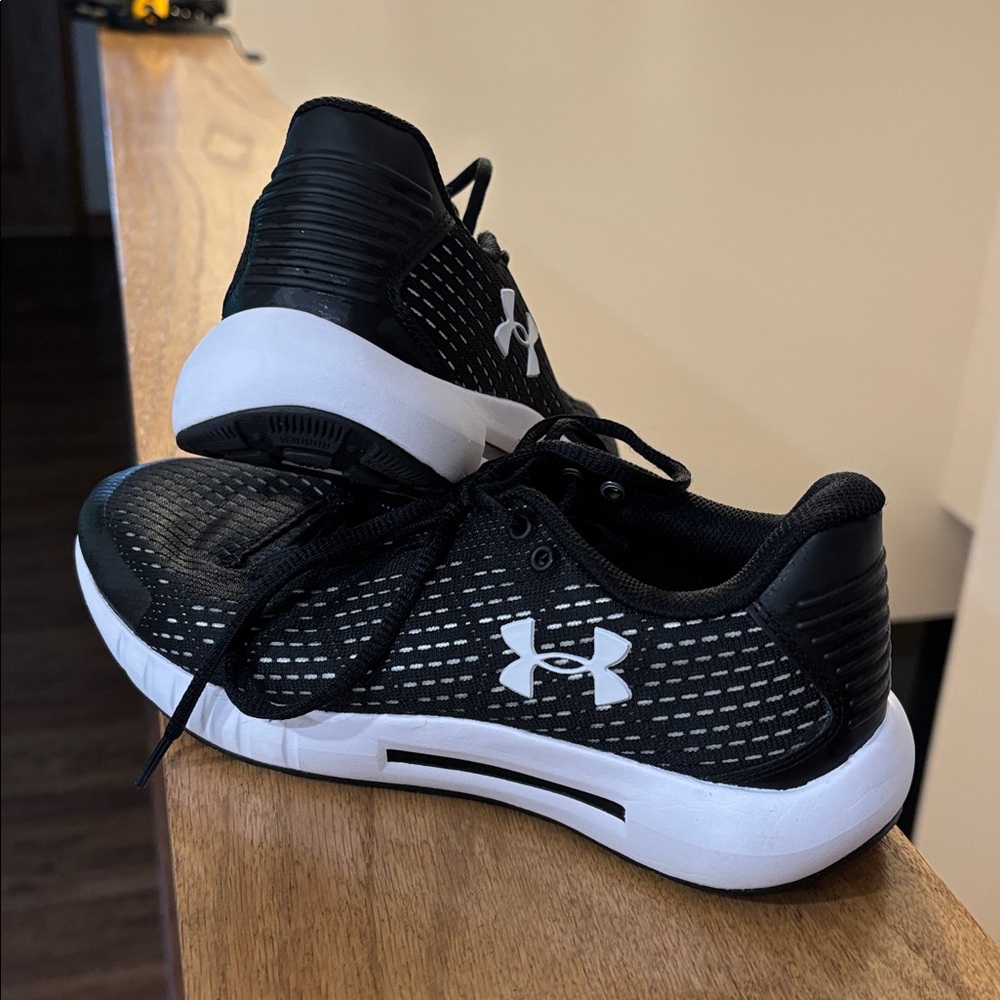 Under Armour tennis shoes